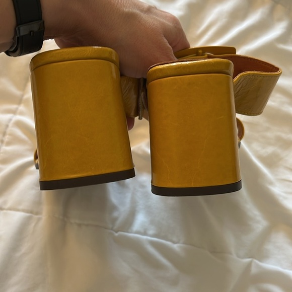 L'intervalle Blocked Heel Sandals. Mustard color Size 38 Euro Size 7.5 US. - Picture 8 of 13